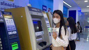 ម៉ាស៊ីន ATM អេស៊ីលីដា ចង់​ដក​ប្រាក់​ត្រឹម​តែ​ ១​ម៉ឺន​រៀល​ក៏​បាន​ដែរ !