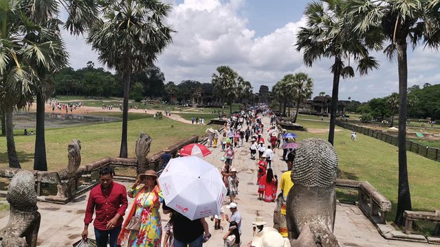 ខេត្តសៀមរាប និងកំពតជាមេដែកស្រូបទាញភ្ញៀវទេសចរខ្លាំងជាងគេបំផុត នៅអំឡុងពេលឈប់សម្រាក៥ថ្ងៃកន្លងទៅនេះ