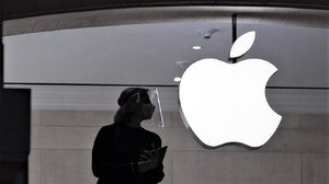 ភាគហ៊ុនរបស់ Apple បានធ្លាក់ក្រោម២ទ្រីលានដុល្លារលើកដំបូង