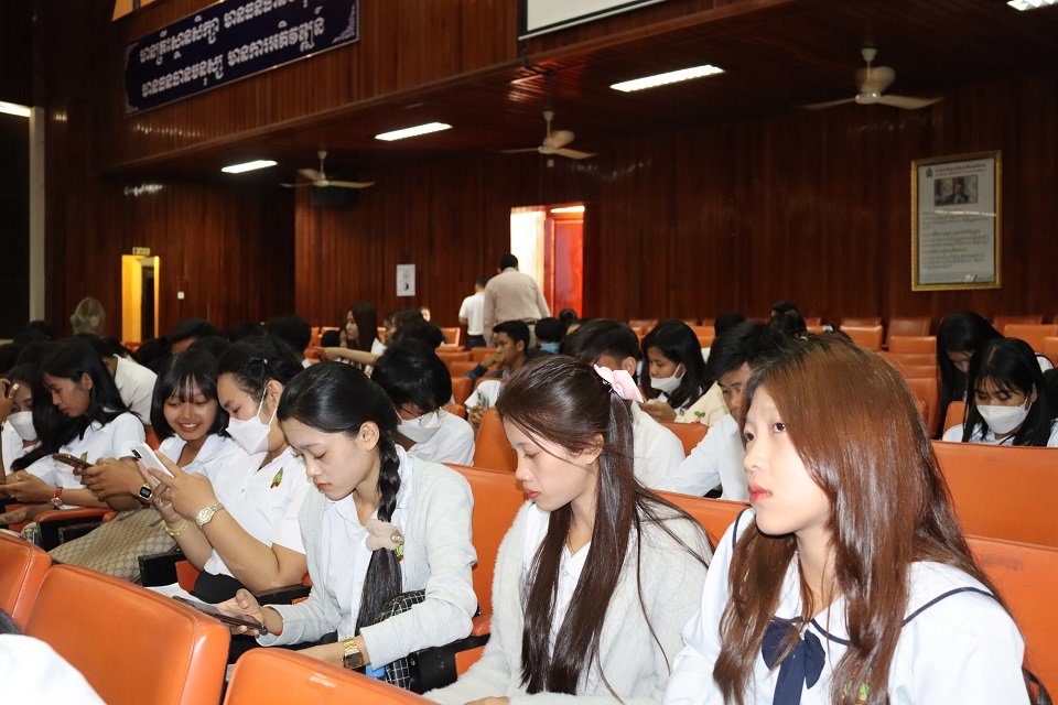 សិក្ខាសាលាស្ដីពី “ការឈ្វេងយល់ពីកិច្ចដំណើរការអភិវឌ្ឍន៍វិស័យបរធនបាលកិច្ចនៅព្រះរាជាណាចក្រកម្ពុជា”