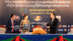 កិច្ចព្រមព្រៀងបណ្តាក់ទុនរួមគ្នារវាង​ក្រុមហ៊ុនទូរទស្សន៍បាយ័នគ្រុប និងក្រុមហ៊ុនរ៉ូយ៉ាល់គ្រុប និងក្រុមហ៊ុនទូរទស្សន៍ហង្សមាសគ្រុប