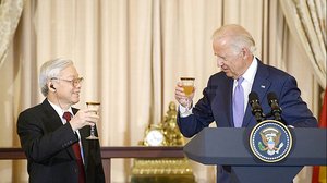 ស្ងាត់ៗ ប្រធានបក្សកុម្មុនិស្តវៀតណាម និងលោក ចូ បៃដិន ជួបពិភាក្សាគ្នា!