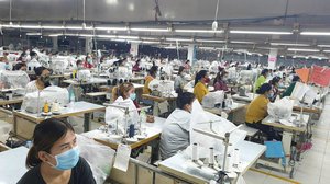 សម្តេចតេជោ ហ៊ុន សែន ណែនាំឱ្យក្រសួងពាក់ព័ន្ធដោះស្រាយបញ្ហាជូនកម្មកររោងចក្រ ដែលបានព្យួរការងារចាប់ពីខែក្រោយតទៅ