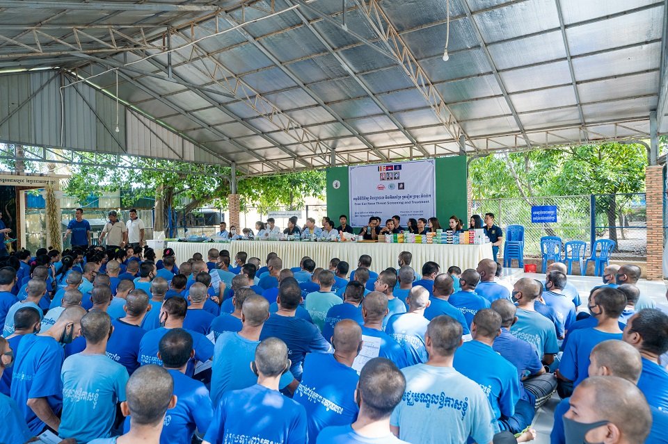 បុរី មេគង្គ លែន បរិច្ចាកថវិការ ជូនដល់អង្គការហូប កម្ពុជា ក្នុងការពិនិត្យ និងព្យាបាលត្រចៀក ច្រមុះ ជូនដល់ មជ្ឈមណ្ឌលស្តារលទ្ធភាពពលកម្មឱកាសខ្ញុំ