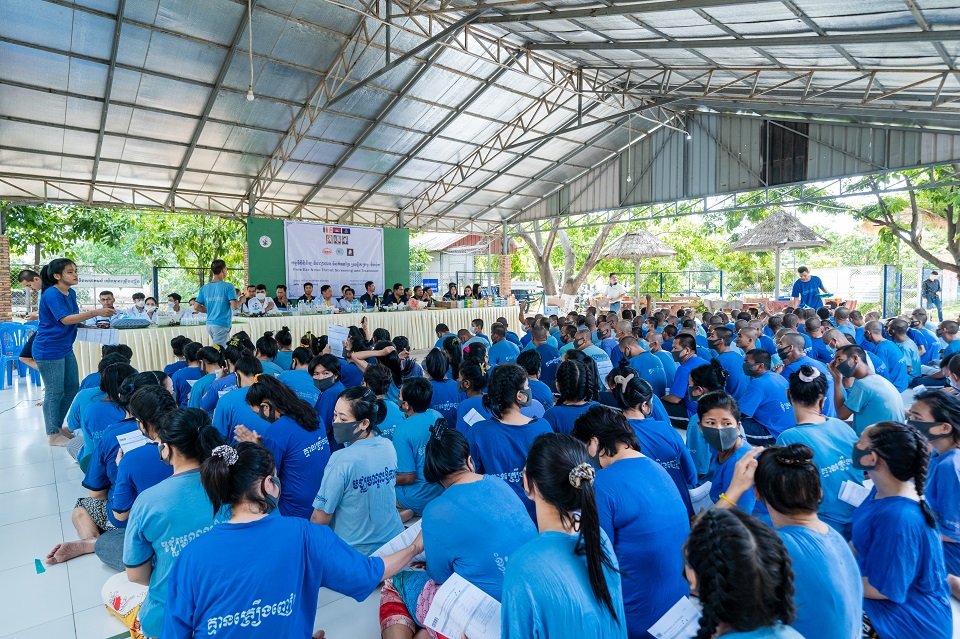 បុរី មេគង្គ លែន បរិច្ចាកថវិការ ជូនដល់អង្គការហូប កម្ពុជា ក្នុងការពិនិត្យ និងព្យាបាលត្រចៀក ច្រមុះ ជូនដល់ មជ្ឈមណ្ឌលស្តារលទ្ធភាពពលកម្មឱកាសខ្ញុំ