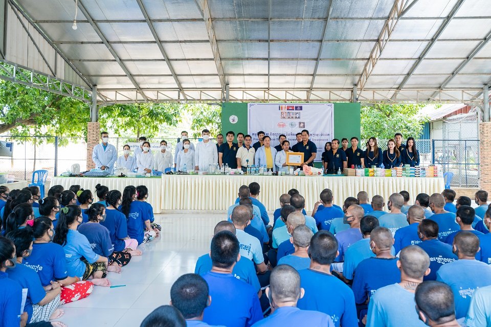 បុរី មេគង្គ លែន បរិច្ចាកថវិការ ជូនដល់អង្គការហូប កម្ពុជា ក្នុងការពិនិត្យ និងព្យាបាលត្រចៀក ច្រមុះ ជូនដល់ មជ្ឈមណ្ឌលស្តារលទ្ធភាពពលកម្មឱកាសខ្ញុំ