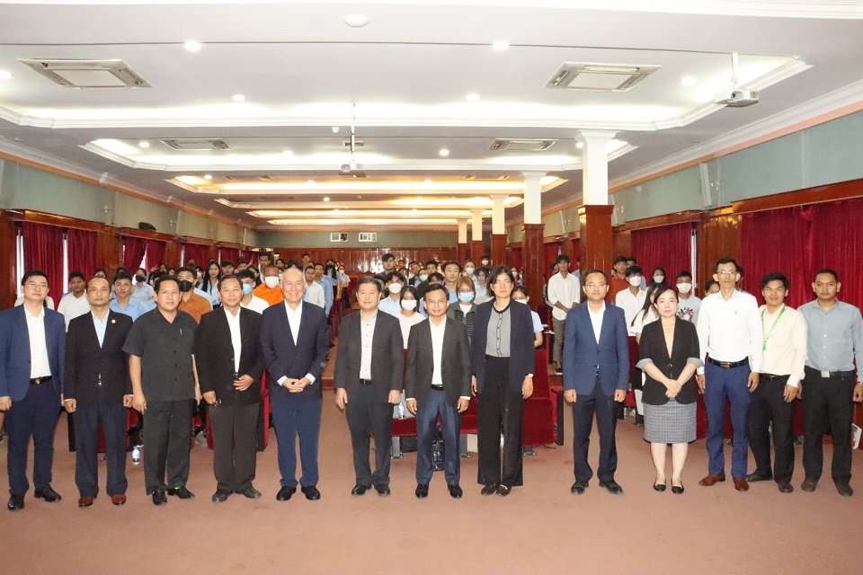 សិក្ខាសាលាស្ដីពី “ការឈ្វេងយល់ពីកិច្ចដំណើរការអភិវឌ្ឍន៍វិស័យបរធនបាលកិច្ចនៅព្រះរាជាណាចក្រកម្ពុជា”