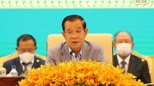 សម្តេចតេជោ ហ៊ុន សែន នៅក្នុងកម្មវិធីបិទយុទ្ធនាការចាក់វ៉ាក់សាំង បង្ការជំងឺកូវីដ-១៩ សម្រាប់អ្នកមានអាយុ ៦ឆ្នាំឡើង និងបើកយុទ្ធនាការចាក់សម្រាប់ក្មេងអាយុ៥ឆ្នាំ