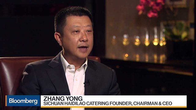 លោក Zhang Yong ប្រធាន​ក្រុមហ៊ុន​ហាងស៊ុប Haidilao ដ៏​ល្បីល្បាញ​នៅ​ចិន។