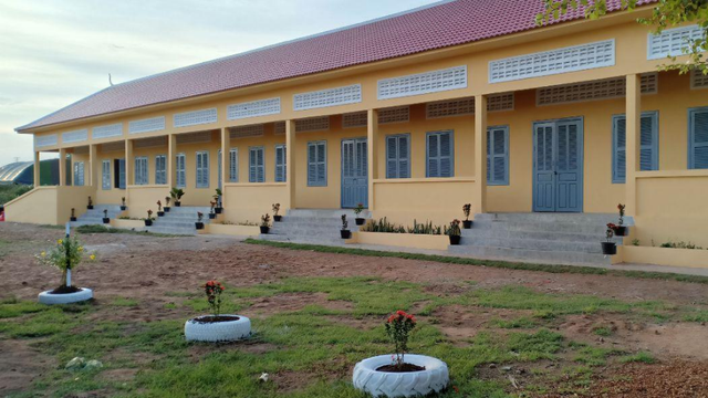 រូបសាលារៀនមួយកន្លែង​នៅតាមបណ្ដាខេត្ត