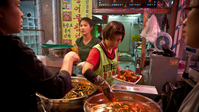 សេវាប្រឹក្សាយោបល់សម្រាប់អាជីវកម្មខ្នាតតូច នៅកូរ៉េខាងត្បូងកំពុងពេញនិយម  ស្របពេលការបិទទ្វារអាជីវកម្មកើនឡើង (រូបភាព៖ https://www.nytimes.com)