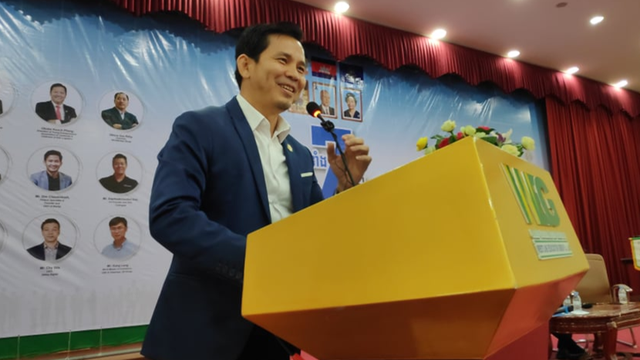 មេរងម៉ុង ឬទ្ធី គ្រុប ៖ ចង់រៀន ចង់រកស៊ី ផ្នែកកសិកម្មកុំខ្លាចត្រូវកម្ដៅថ្ងៃ