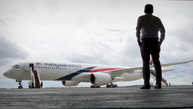 ជោគវាសនា «ស្លាប់ ឬរស់» របស់​ក្រុមហ៊ុន Malaysia Airlines នឹងត្រូវ​រដ្ឋាភិបាលម៉ាឡេស៊ី​សម្រេចឆាប់ៗនេះ (http://www.azuanzahdi.com)