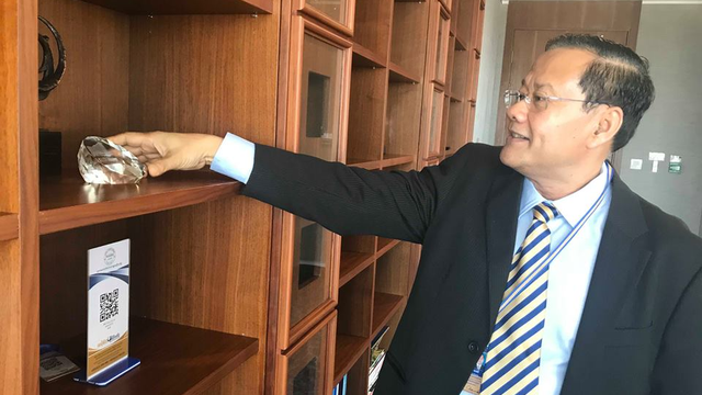 លោកបណ្ឌិត អ៊ិន ចាន់នី អគ្គនាយកធនាគារអេស៊ីលីដា