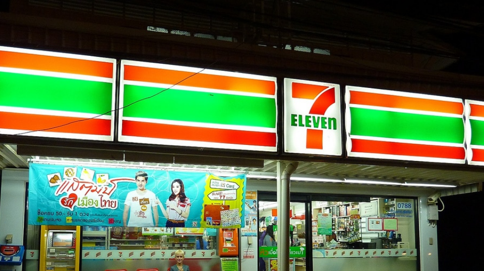 ហាង 7-Eleven កំពុងចរចាជាមួយដៃគូ ក្នុងការលក់សិទ្ធិមក កម្ពុជា និងឡាវ (https://www.actoftraveling.com/)