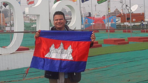 បន្ទាប់ពីបានរស់នៅកម្ពុជា និងជួយយុវជនកម្ពុជាជាង ២ទសវត្សរ៍, បព្វជិតម្នាក់ប្រាប់ពីបំណងប្រាថ្នាតែមួយគឺ «ចង់បានសញ្ជាតិខ្មែរ»