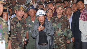 សម្ដេច ហ៊ុន សែន ៖ គ្មានការដកតំណែងអភិបាលខេត្តកែបទេ (រូបភាព៖ ហ្វេសប៊ុក​សម្តេច ហ៊ុន សែន)