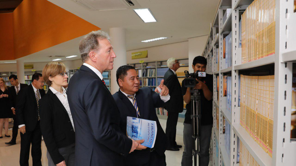 មន្ត្រីជាន់ខ្ពស់អាឡឺម៉ង់ ទស្សនកិច្ចធនាគារអេស៊ីលីដា និងវិទ្យាស្ថានពាណិជ្ជសាស្ត្រអេស៊ីលីដា