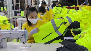 Vietnamese factories forced to cut working hours as orders fall