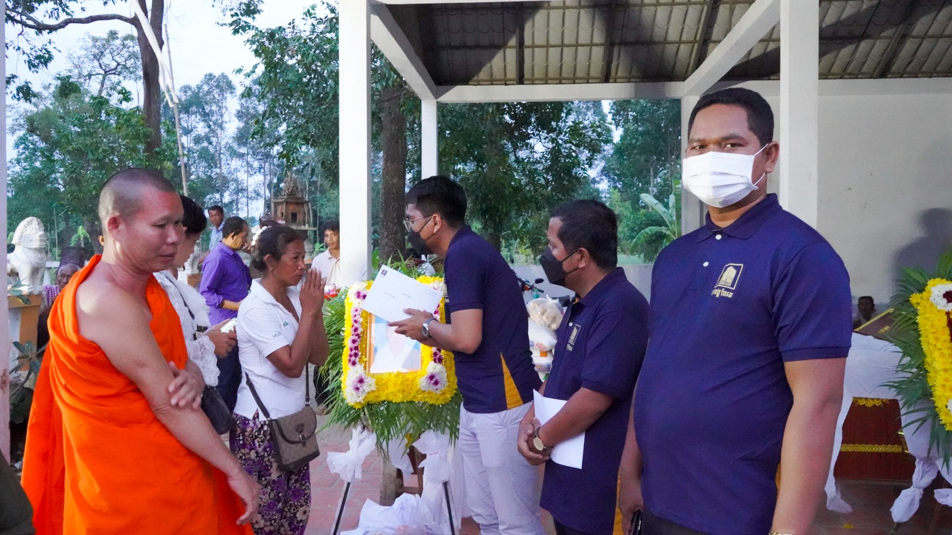 ef020442-286c-48ee-b63c-3534fd3f0c06