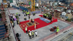 សណ្ឋាគារ​លំដាប់​ផ្កាយ​៥ តម្លៃ​ជាង ១០០​លាន​ដុល្លារ ផុស​ចំ​កណ្តាល​ក្រុង​ភ្នំពេញ ត្រៀម​ខ្លួន​ទទួល​ភ្ញៀវ​ពេល​ខាងមុខ!