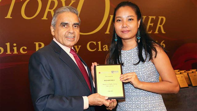 កញ្ញា កែវ គូនីឡា ទទួល​សញ្ញាបត្រ​ថ្នាក់​អនុបណ្ឌិត​ផ្នែក​គោល​នយោបាយ​សាធារណៈ​ពី​សាលា​​គោល​នយោបាយ​សាធារណៈ លី ក្វាន់យូ នៃ​សកលវិទ្យាល័យ​ជាតិ​សិង្ហ​បុរី។