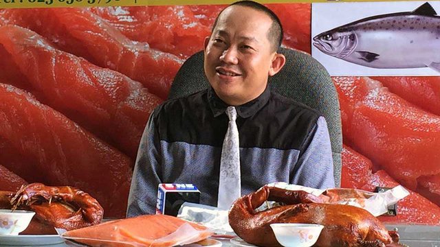 លោក ម៉ៅ វុត្ថា នាយក​គ្រប់គ្រង​ក្រុមហ៊ុន KS Seastar នាំ​ចូល​និង​ចែកចាយ​ត្រី​សាល់ម៉ុន។