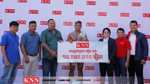 អេមហួស កំពូលកីឡាករ ធឿន ធារ៉ាទទួលប្រាក់ឧបត្ថម្ភ១០លានរៀលពីក្រុមហ៊ុន ខេ អិន អិន