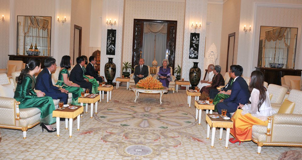 លោកឧកញ៉ា ថៃ ជាហួត បានថ្វាយតង្វាយជាថវិកាចំនួន៨០០លានរៀល (ប្រាំបីរយលានរៀល) សម្រាប់ប្រើប្រាស់លើការងារមនុស្សធម៌  តាមសព្វព្រះហឬទ័យដ៏ខ្ពង់ខ្ពស់បំផុត។  ឆ្លៀតក្នុងឱកាសនេះផងដែរ ថ្នាក់ដឹកនាំនិងក្រុមការងារ ប៉េងហួតគ្រុប សូមបួងសួងដល់គុណបុណ្យព្រះរតនត្រ័យ ព្រមទាំងវត្ថុស័