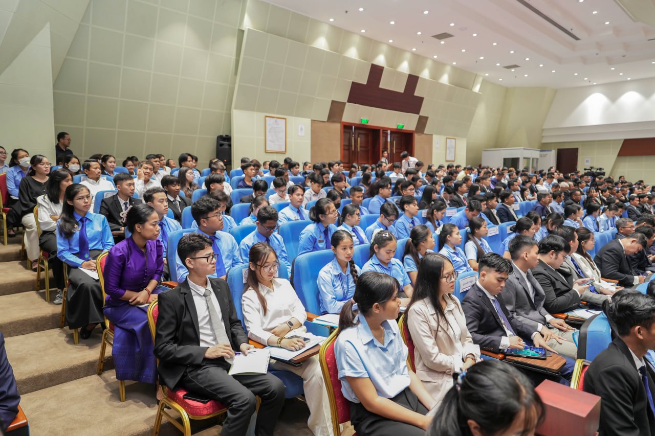 ឯកឧត្តមឧបនាយករដ្ឋមន្រ្តីប្រចាំការ វង្សី វិស្សុត