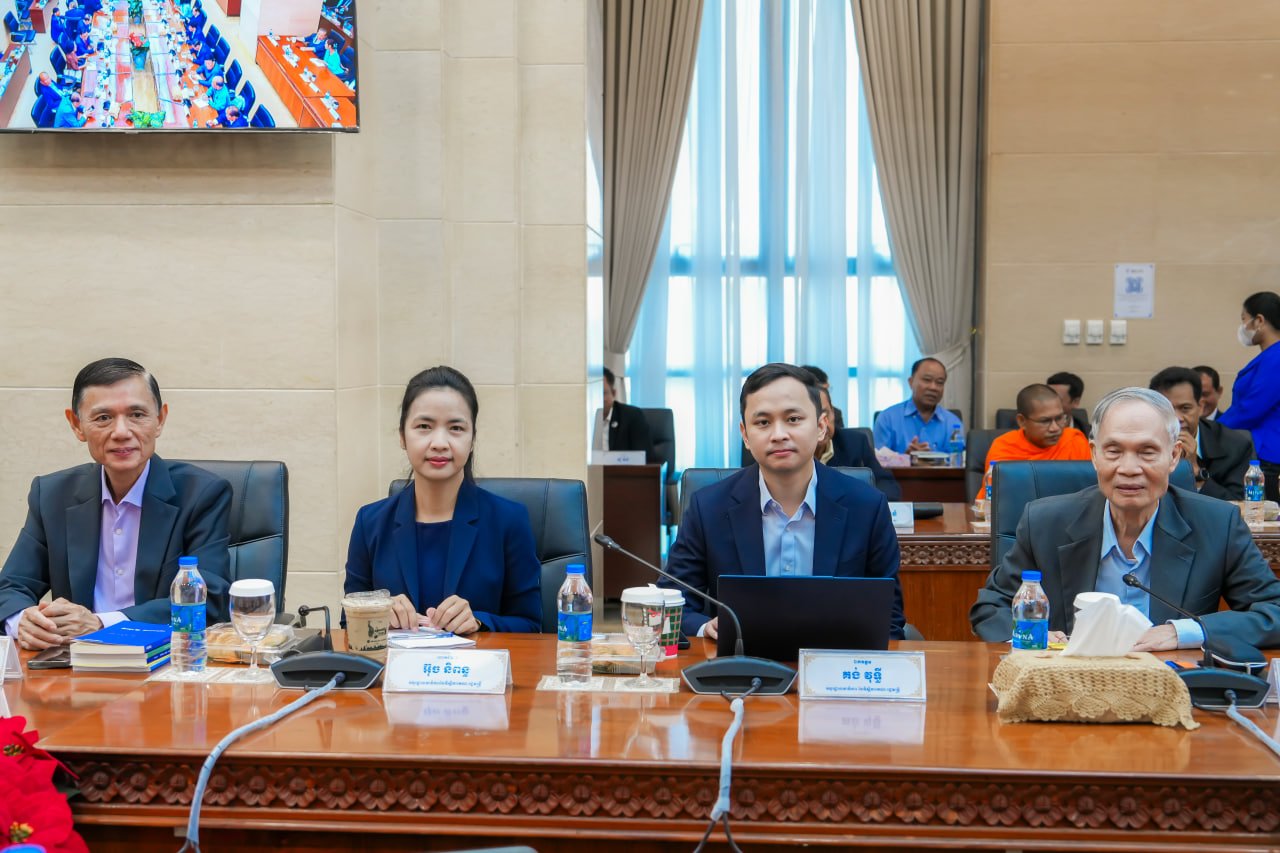 ទម្លាក់គ្រាប់បែក​