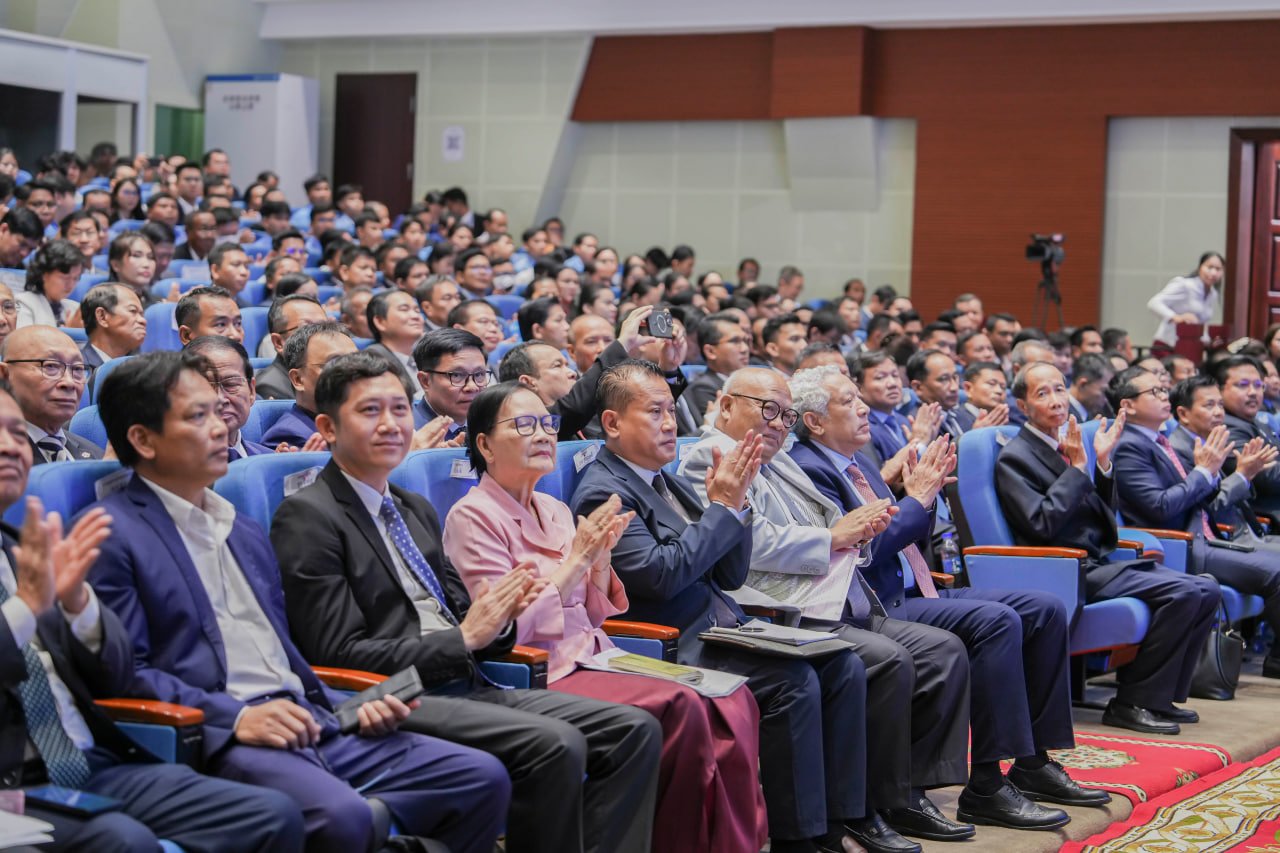 ឯកឧត្តមឧបនាយករដ្ឋមន្រ្តីប្រចាំការ វង្សី វិស្សុត