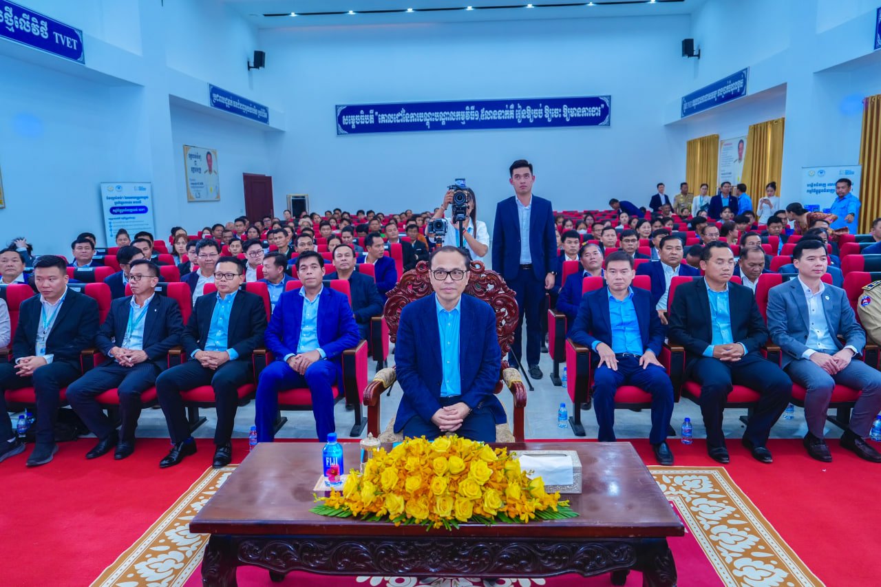 ឯកឧត្ដមឧបនាយករដ្ឋមន្រ្តីប្រចាំការ វង្សី វិស្សុត