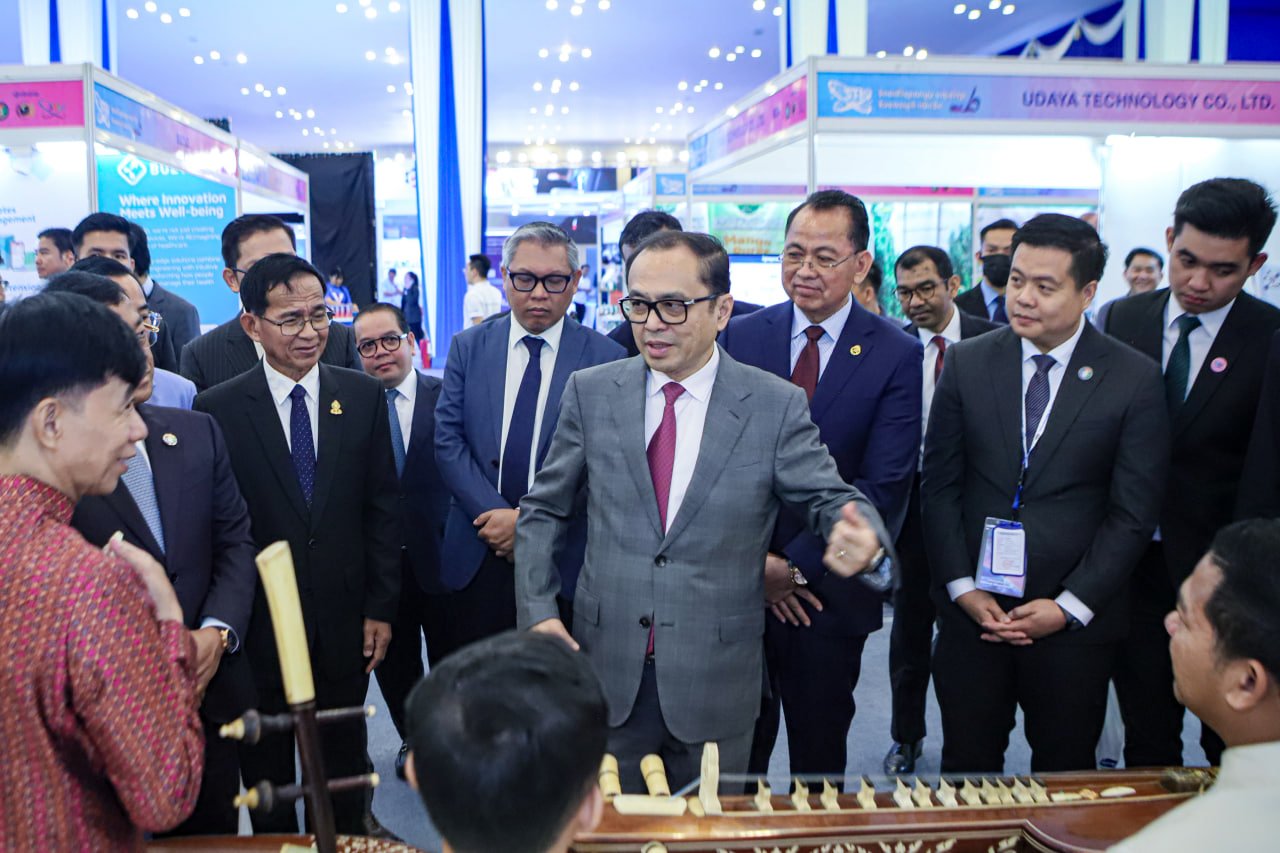 ឯកឧត្តមឧបនាយករដ្ឋមន្រ្តីប្រចាំការ វង្សី វិស្សុត