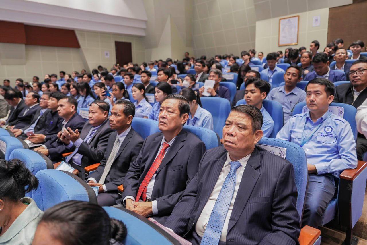 ឯកឧត្តមឧបនាយករដ្ឋមន្រ្តីប្រចាំការ វង្សី វិស្សុត