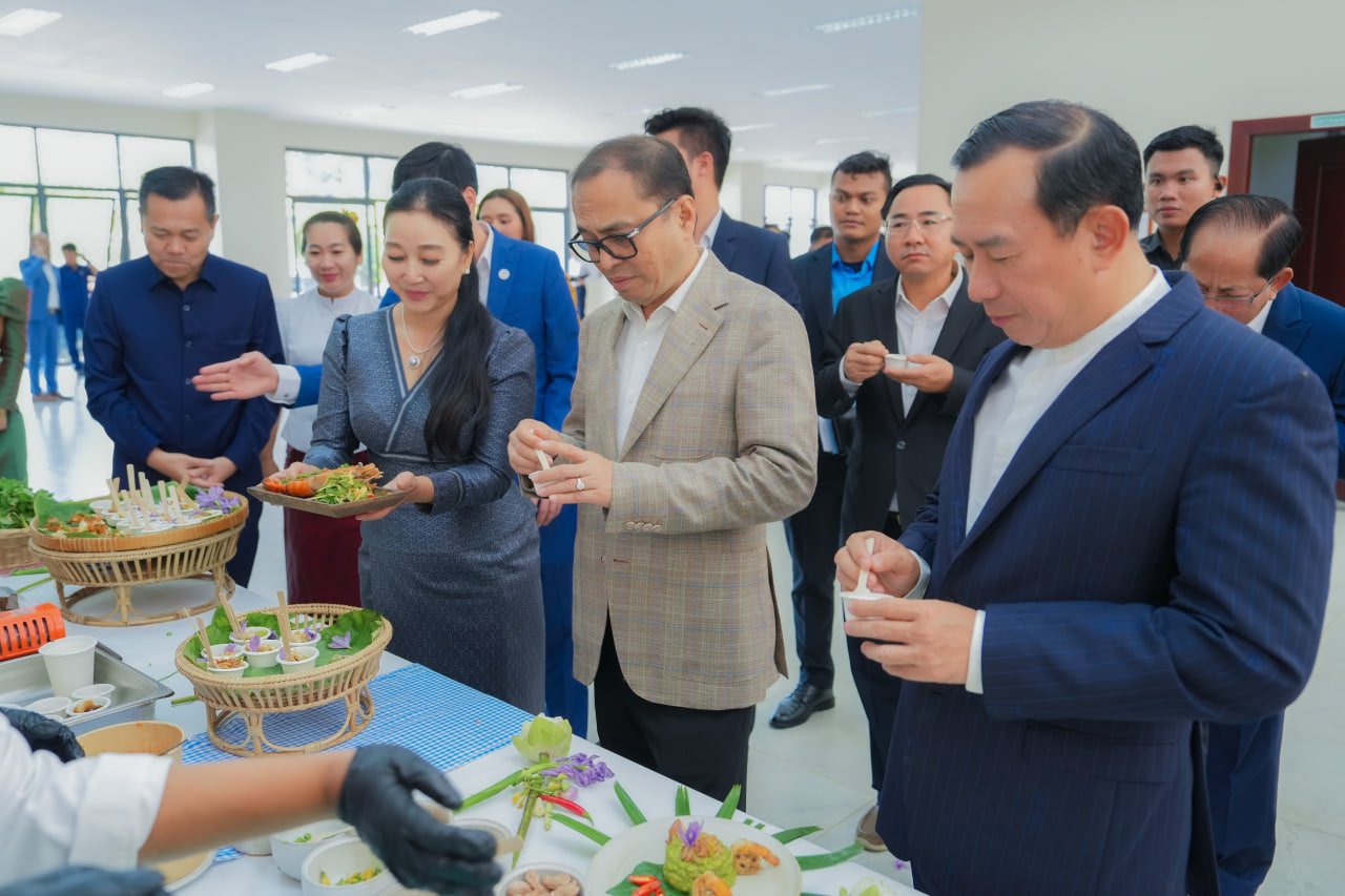 ឯកឧត្តមឧបនាយករដ្ឋមន្រ្តីប្រចាំការ វង្សី វិស្សុត