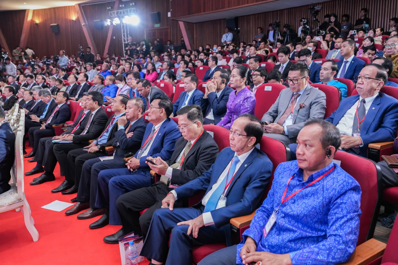 ឯកឧត្តមឧបនាយករដ្ឋមន្ត្រីប្រចាំការ វង្សី វិស្សុត