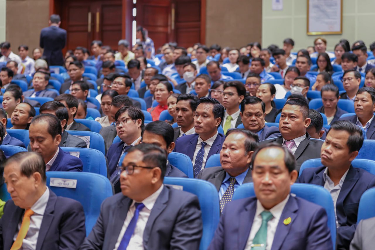 ឯកឧត្តមឧបនាយករដ្ឋមន្រ្តីប្រចាំការ វង្សី វិស្សុត