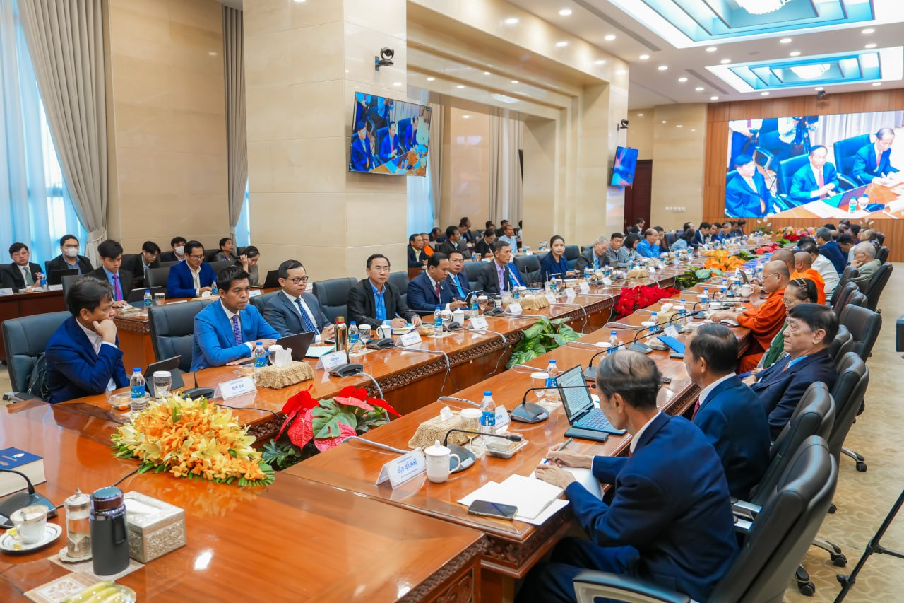 ទម្លាក់គ្រាប់បែក​