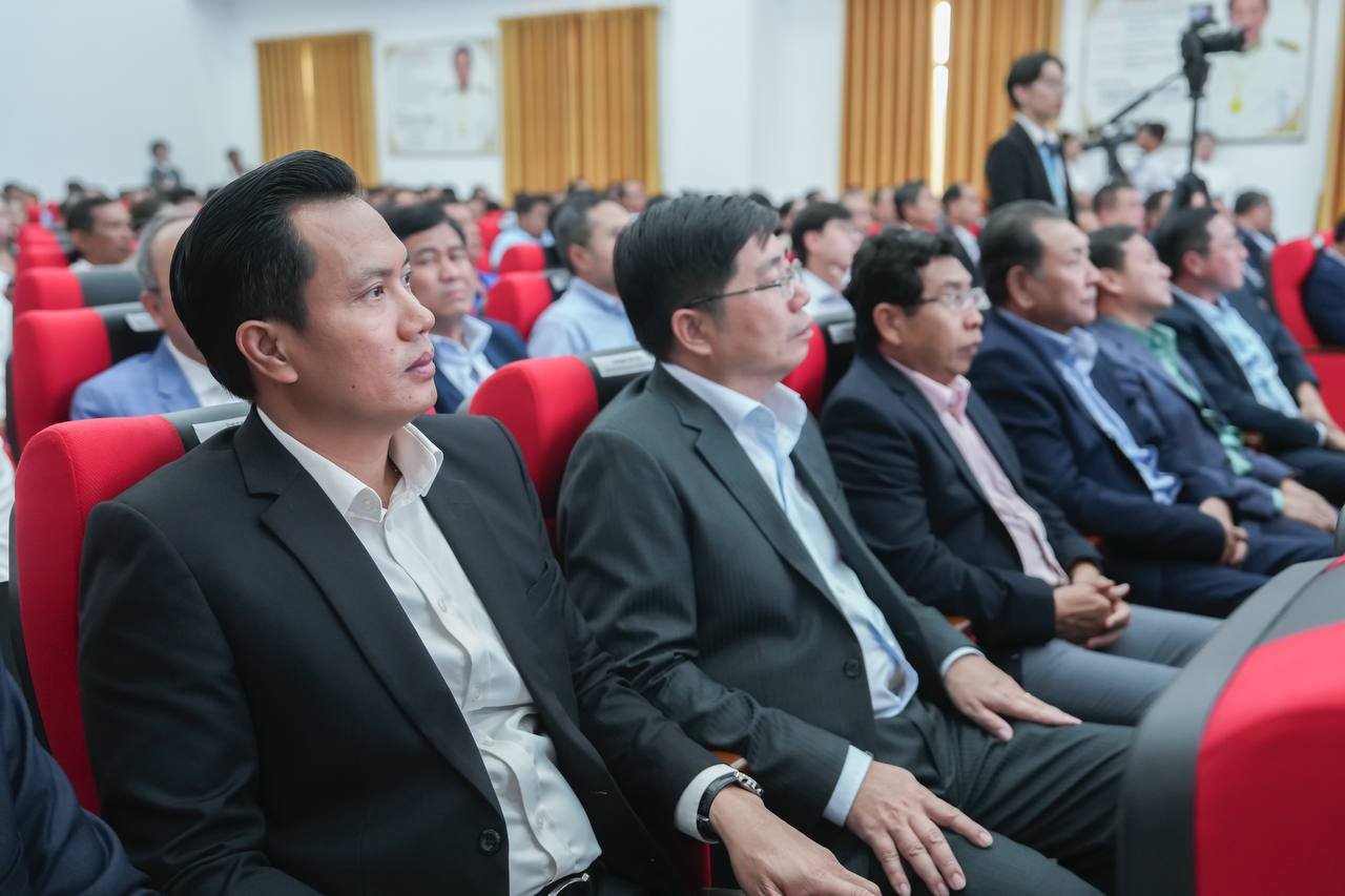 ឯកឧត្ដមឧបនាយករដ្ឋមន្រ្តីប្រចាំការ វង្សី វិស្សុត