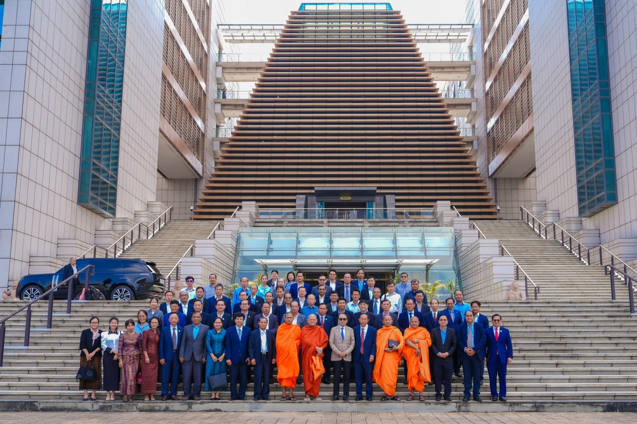 ទម្លាក់គ្រាប់បែក​