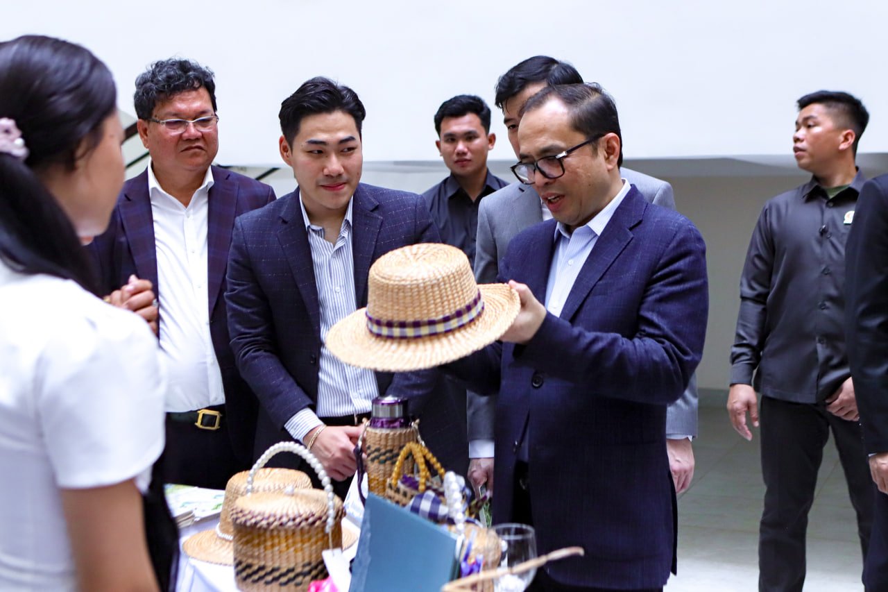 ឯកឧត្ដមឧបនាយករដ្ឋមន្រ្តីប្រចាំការ វង្សី វិស្សុត