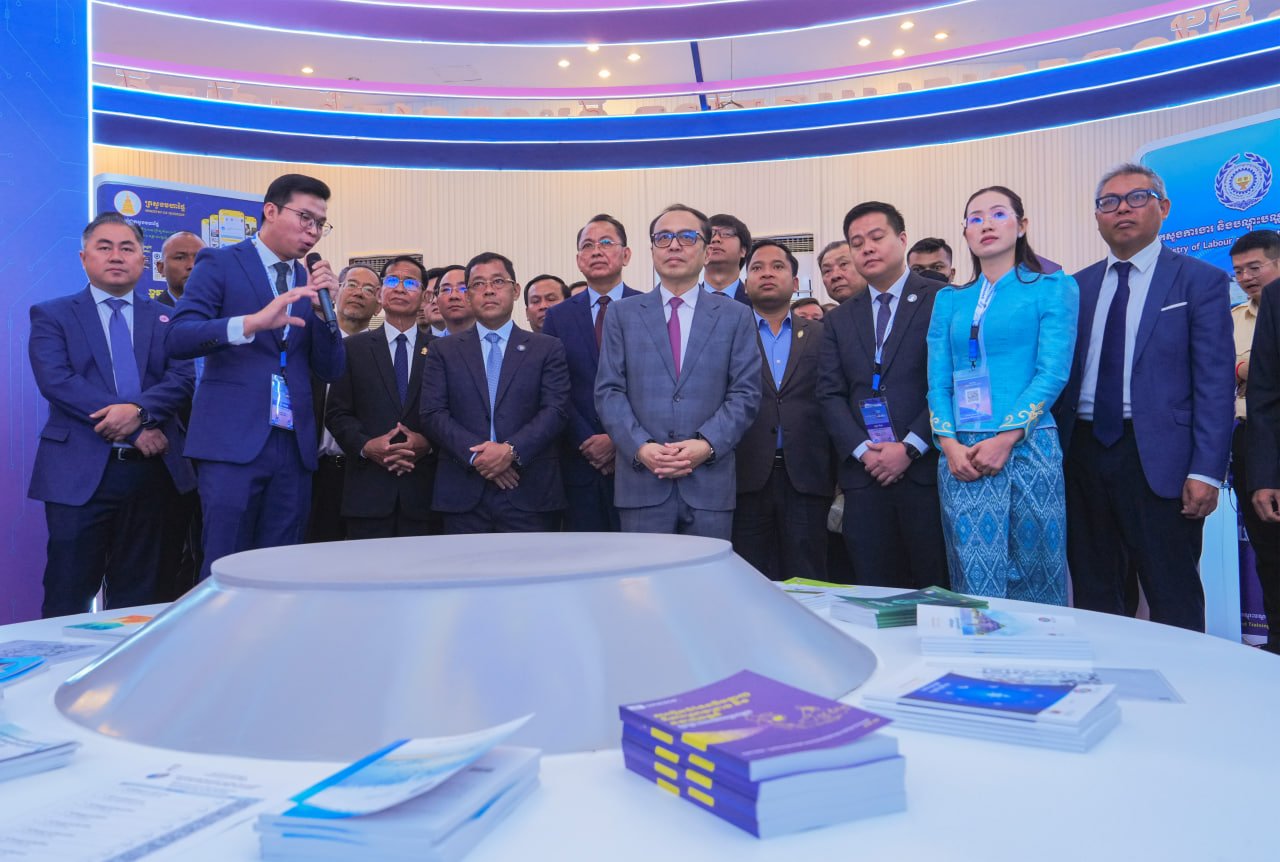 ឯកឧត្តមឧបនាយករដ្ឋមន្រ្តីប្រចាំការ វង្សី វិស្សុត