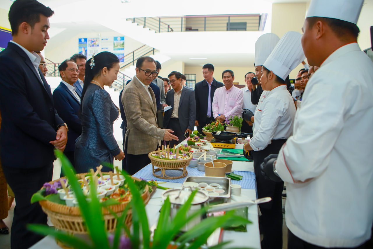 ឯកឧត្តមឧបនាយករដ្ឋមន្រ្តីប្រចាំការ វង្សី វិស្សុត