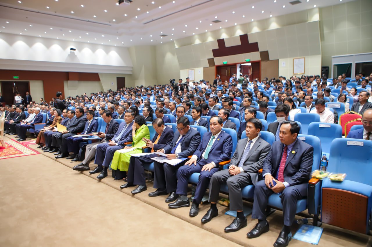 ឯកឧត្តមឧបនាយករដ្ឋមន្រ្តីប្រចាំការ វង្សី វិស្សុត