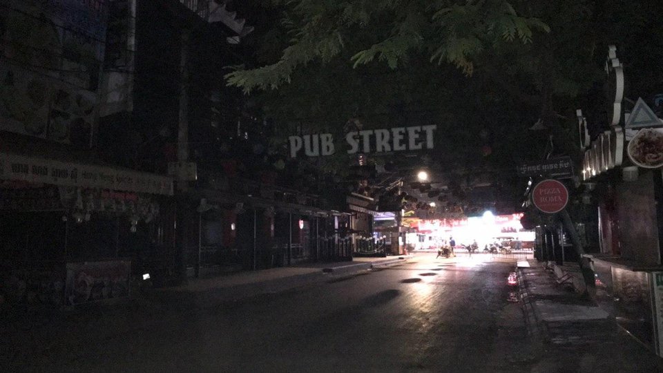 អ្នកសៀមរាប៖ ភាពស្ងាត់ជ្រងំនៅ Pub Street ជាព្រឹត្តការណ៍ប្រវត្តិសាស្ត្រដែលមិនធ្លាប់មាន(រូបភាព Kim Yuthana)