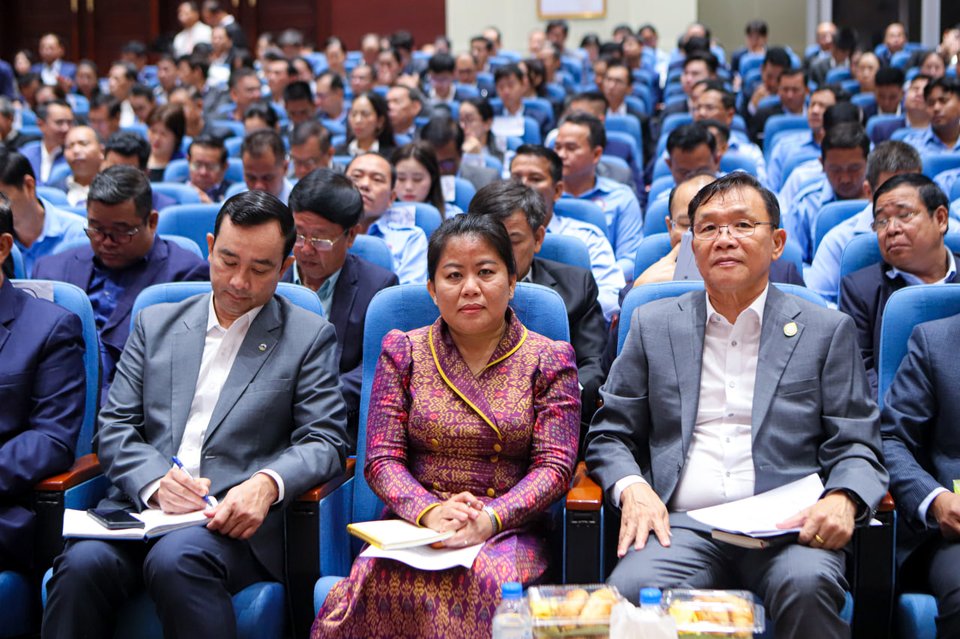 ឯកឧត្តមឧបនាយករដ្ឋមន្រ្តីប្រចាំការ វង្សី វិស្សុត