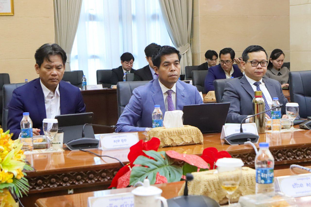 ទម្លាក់គ្រាប់បែក​