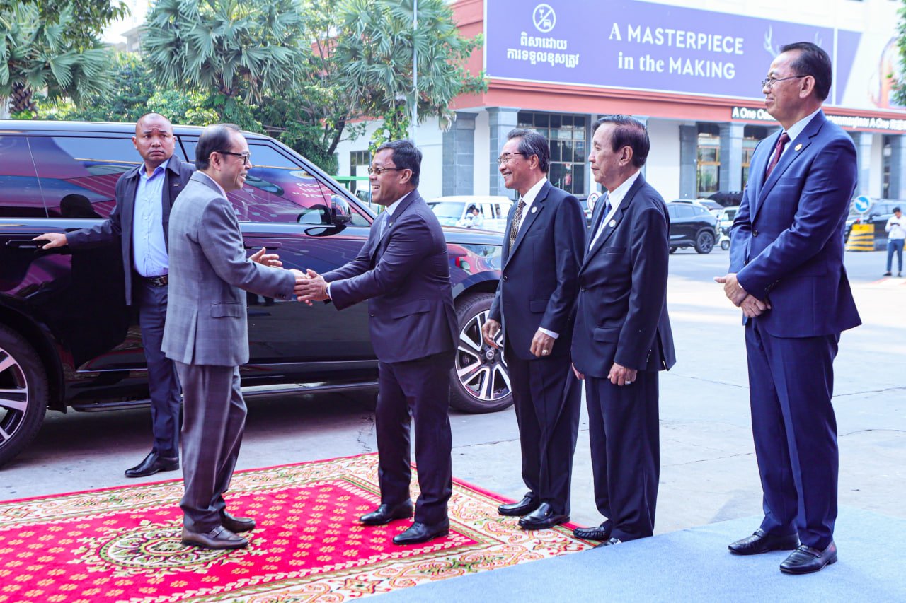 ឯកឧត្តមឧបនាយករដ្ឋមន្រ្តីប្រចាំការ វង្សី វិស្សុត