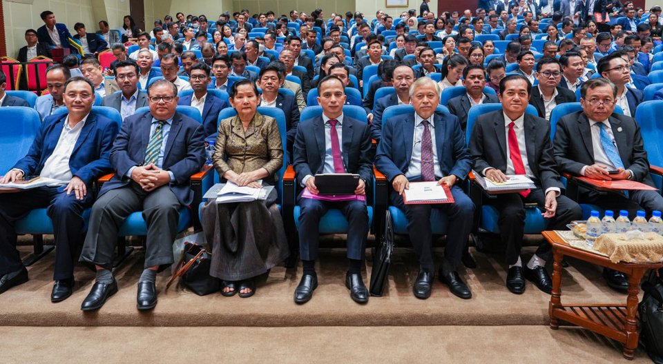 ឯកឧត្តមឧបនាយករដ្ឋមន្រ្តីប្រចាំការ វង្សី វិស្សុត